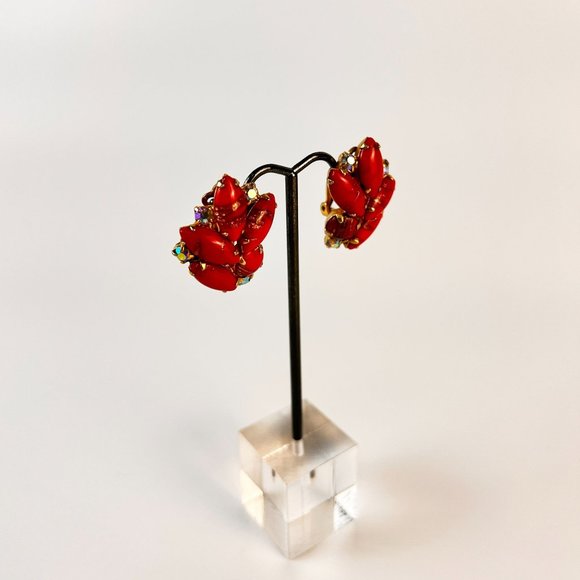 Vintage Prong Set Red Aventurine Art Glass Rhinestone Gold Tone Clip Earrings - Picture 4 of 8